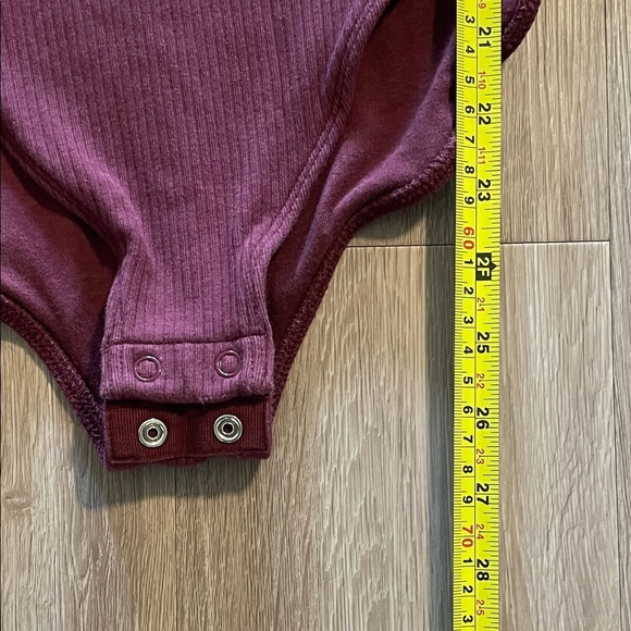 Old Navy Women Burgundy Ribbed Spaghetti Strap Bodysuit Large Contemporary - Picture 8 of 8
